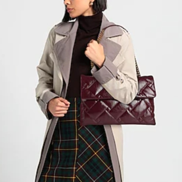 Kurt Geiger London XXL Kensington Soft Quilted Leather Convertible Shoulder Bag - Picture 7 of 8